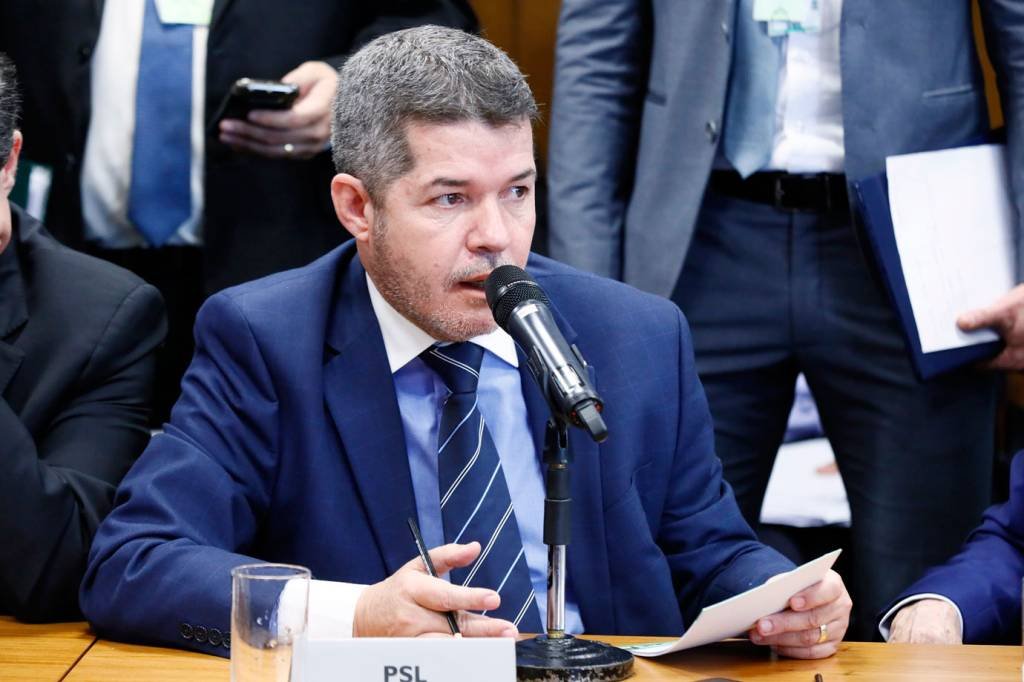 Líder do PSL orienta deputados a obstruir votação de MP de Bolsonaro