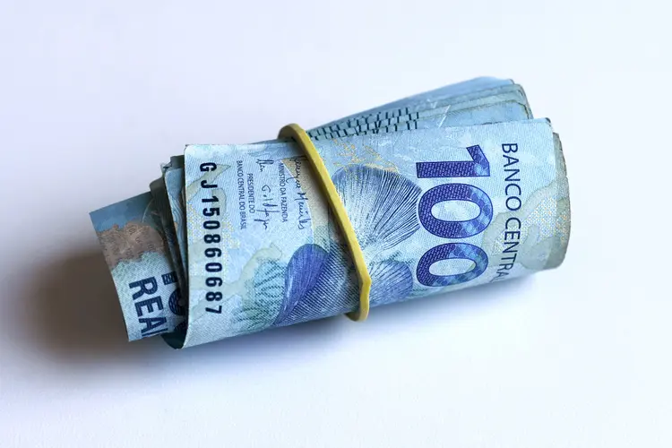 Dinheiro: para o salário mínimo desse ano, o governo chegou a editar uma medida provisória estabelecendo um valor de R$ 1.039, depois mudou o valor para R$ 1.045 (Priscila Zambotto/Getty Images)