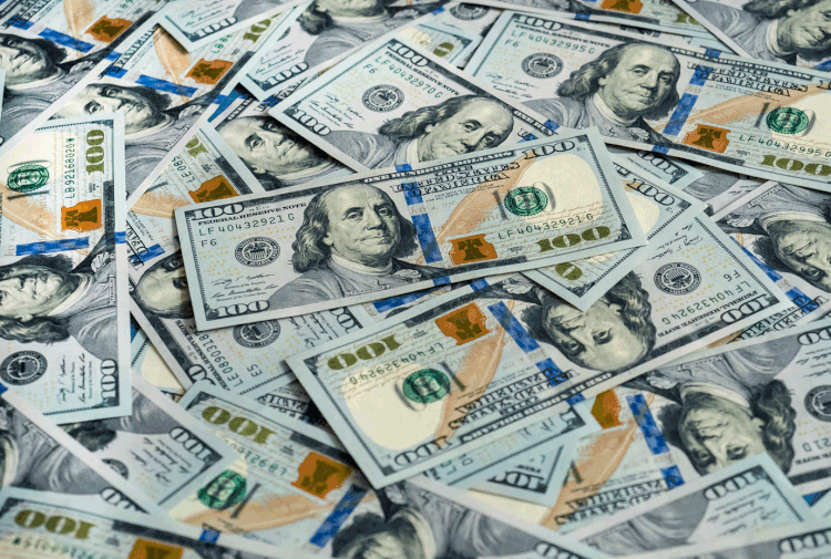 Dólar: moeda americana abre em alta nesta terça (15) (Oleg Golovnev / EyeEm/Getty Images)