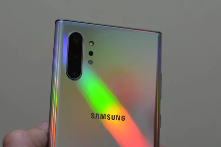 Galaxy Note 10 Plus: aparelho da Samsung ganhou uma versão especial para realizar conexões na rede 5G (Lucas Agrela/Site Exame)