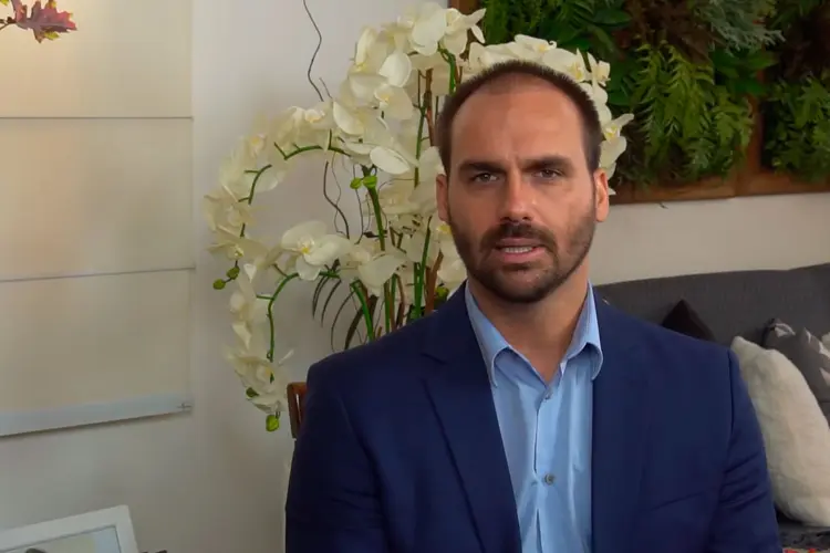 Eduardo Bolsonaro: deputado federal diz que ação dos manifestantes chilenos é semelhante a dos black blocs (YouTube/Reprodução)