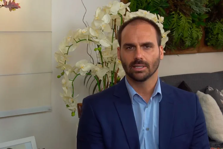 Eduardo Bolsonaro: deputado federal diz que ação dos manifestantes chilenos é semelhante a dos black blocs (YouTube/Reprodução)