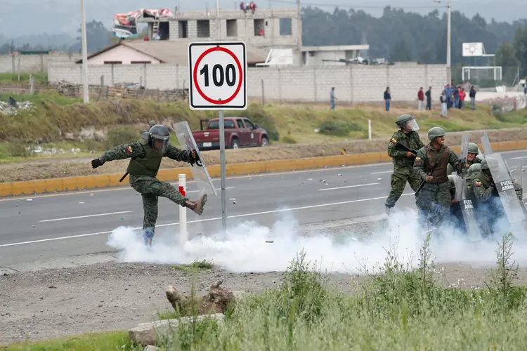 Equador: país passa por onde de protestos  (Carlos Garcia Rawlins/Reuters)