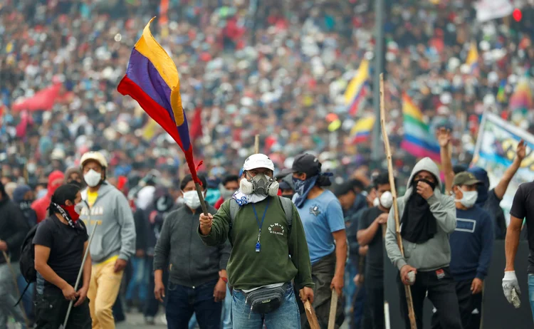 Protestos: a organização coletiva indígena Conaie disse que os protestos vão continuar até que o governo revogue a medida da semana passada que acabou com os subsídios dos combustíveis  (Carlos Garcia Rawlins/Reuters)