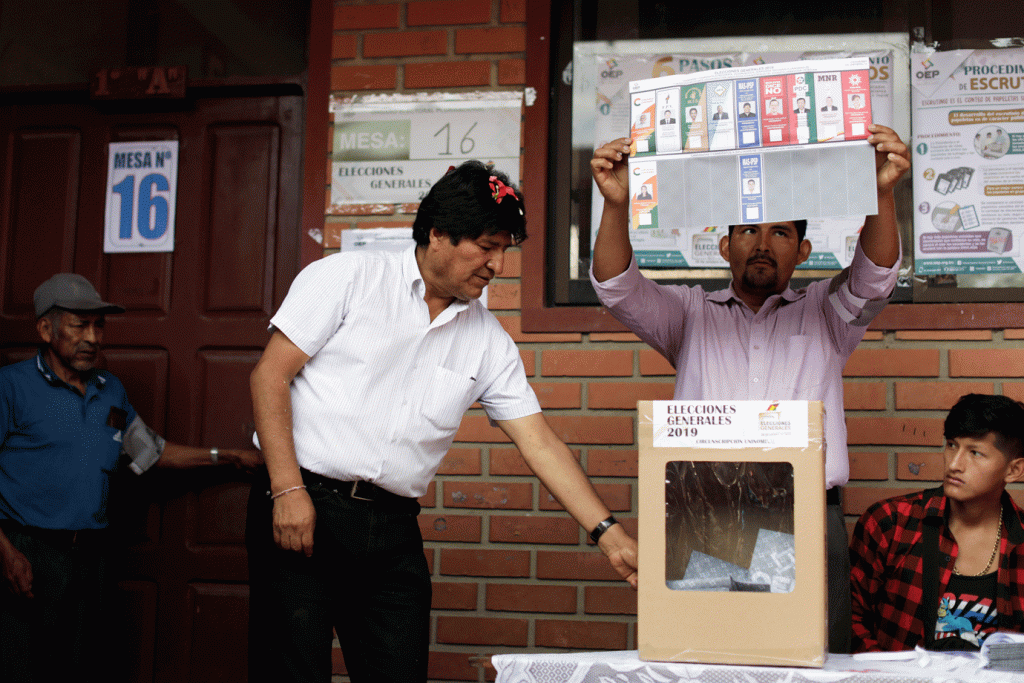 Morales mantém liderança, mas vantagem para Mesa registra leve queda