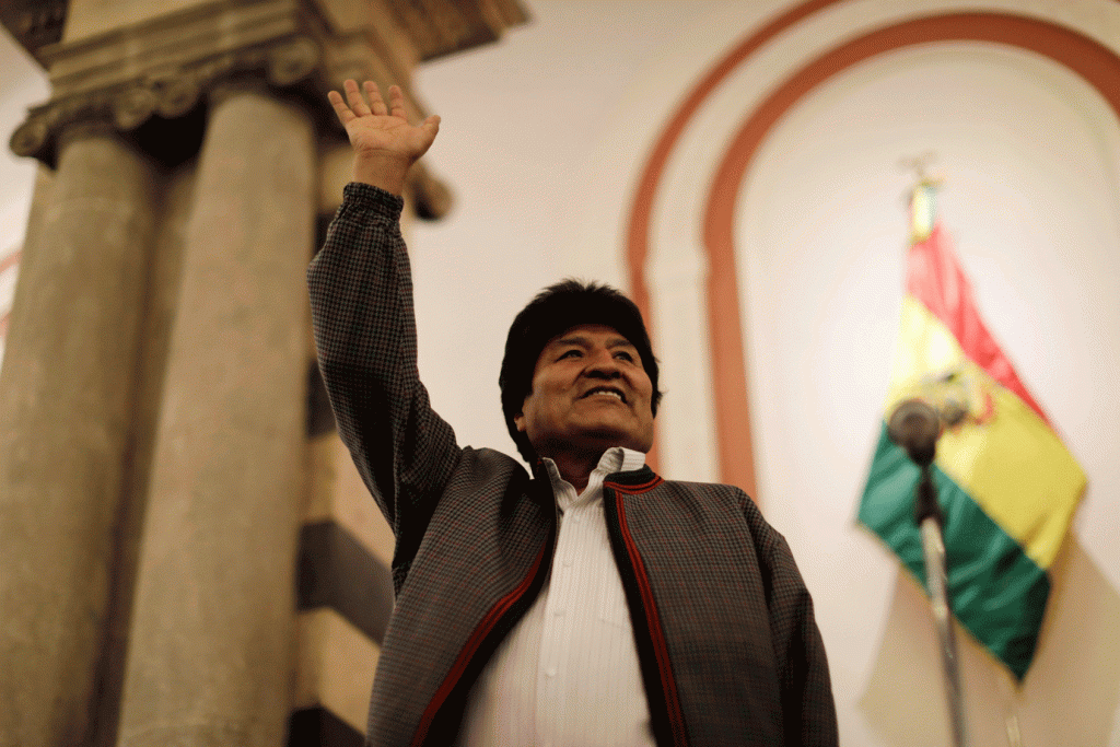 Morales rejeita renúncia e pede que país aguarde auditoria da OEA