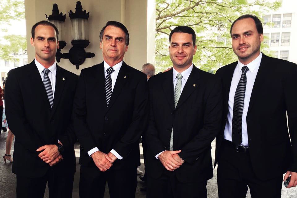 Família Bolsonaro: no segundo semestre de 2019, foram poucos os dias em que algum dos quatro homens da família Bolsonaro deixou de tuitar ou dar um retuíte (Flickr/PR)