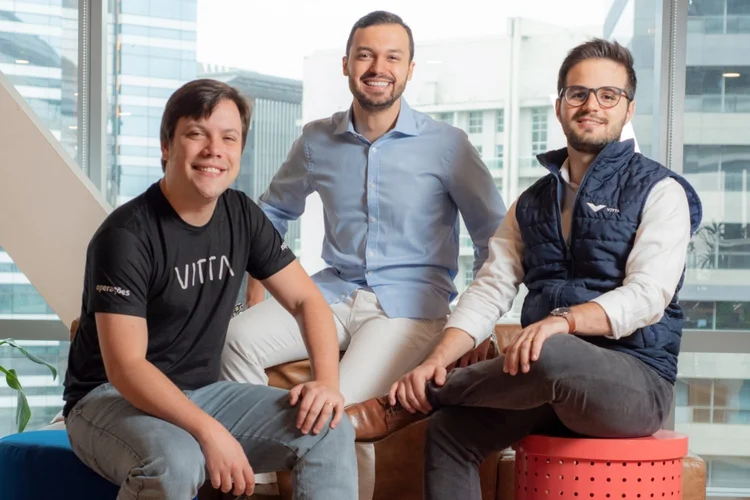 Márcio Dantas (CTO), João Gabriel Alkmim (CEO) e Tiago Barros (diretor de crescimento), da Vitta: experiência própria gerou ideia de plano de saúde exclusivo para startups (Vitta/Divulgação)