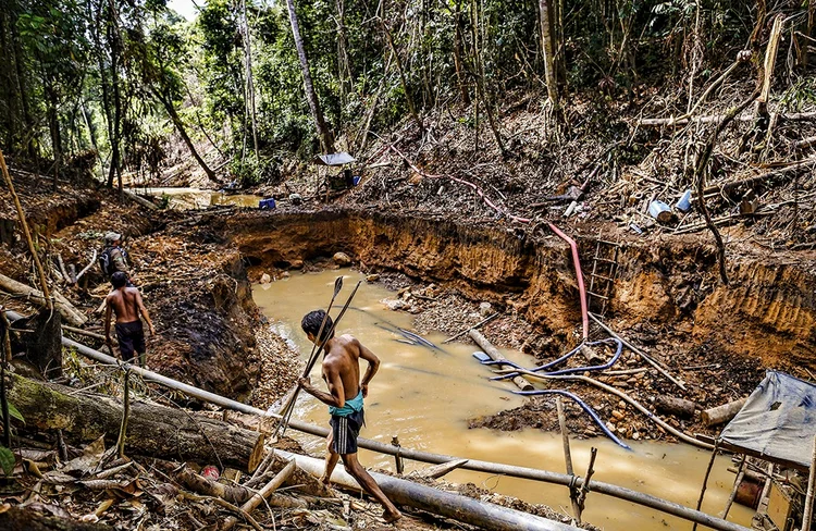 Garimpo: Bolsonaro garantiu pessoalmente a um grupo de garimpeiros que, se houver amparo legal, vai enviar as Forças Armadas para atuar na região de Serra Pelada (Bruno Kelly/Reuters)