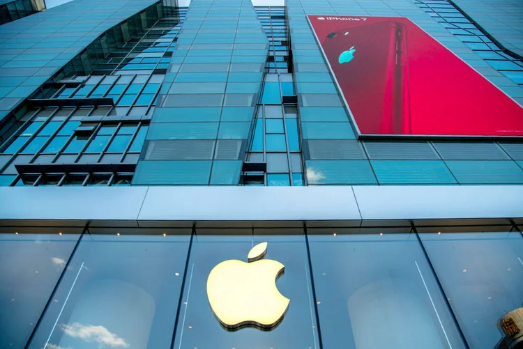 Apple: na China, bolsas estão fechadas devido ao feriado do ano novo chinês, o que ainda "protege" mercado do país (Zhang Peng/LightRocket/Getty Images)