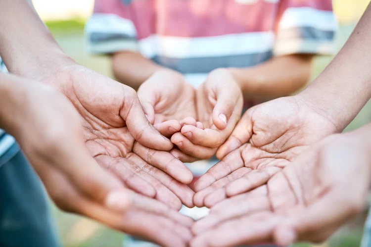 Família: de quanto o brasileiro precisa para sustentar uma família de 4 pessoas? (PeopleImages/Getty Images)