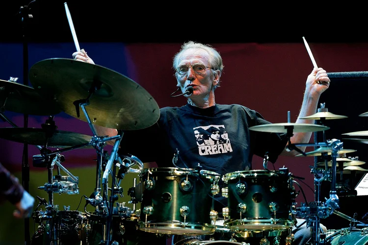 Baterista Ginger Baker: do lendário supergrupo Cream, se apresenta durante um concerto no Royal Albert Hall, em Londres (Dylan Martinez/Reuters)