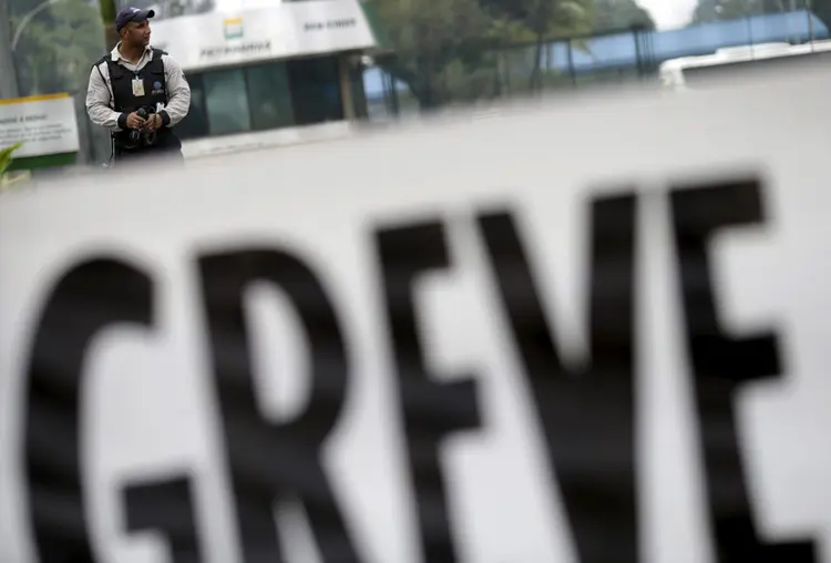 Greve: Federação Única dos Petroleiros (FUP) planeja paralisação para o próximo mês (Ricardo Moraes/Reuters)