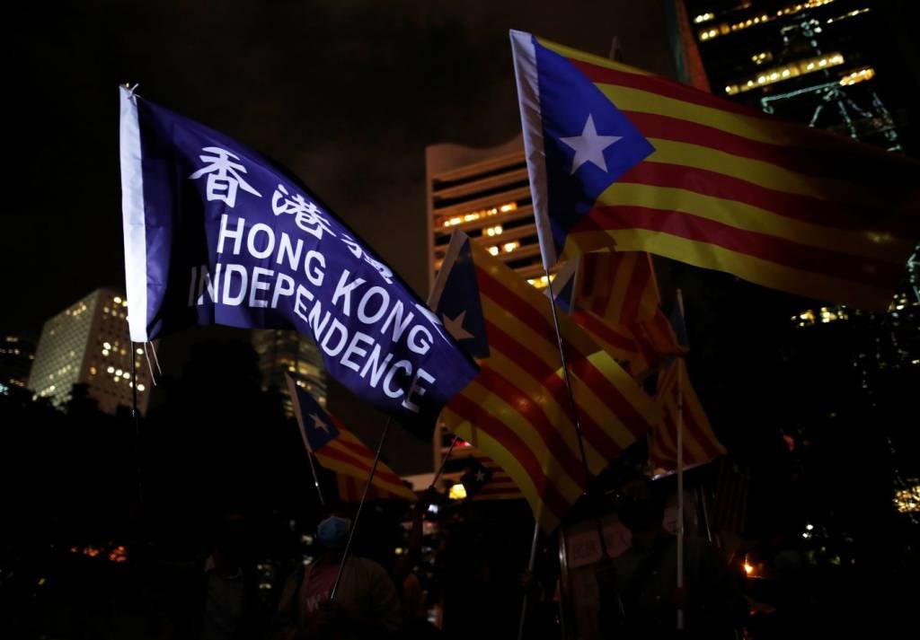 Manifestantes de Hong Kong defendem independência da Catalunha