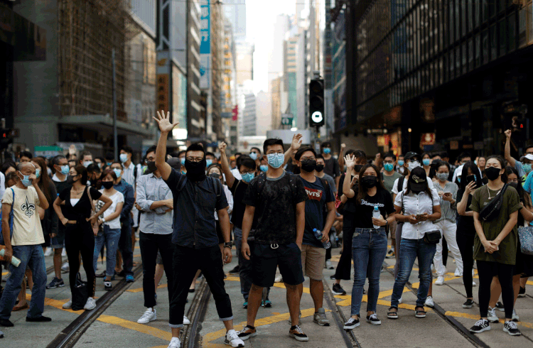 Hong Kong: governo estuda limitar internet sem afetar empresas (Jorge Silva/Reuters)
