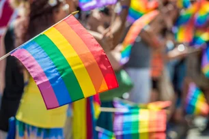 Imagem referente à matéria: Presidente da Costa Rica demite ministra da Cultura por apoio à marcha LGBTQIAP+