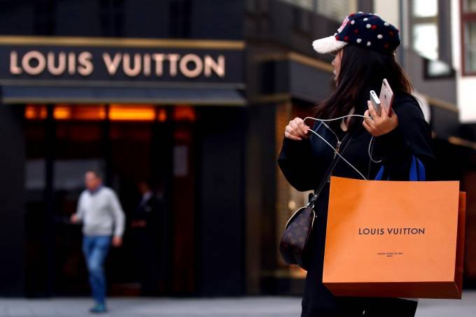 Louis Vuitton: empresa usará sua instalação de perfumes para produzir álcool em gel (File Photo/Reuters)