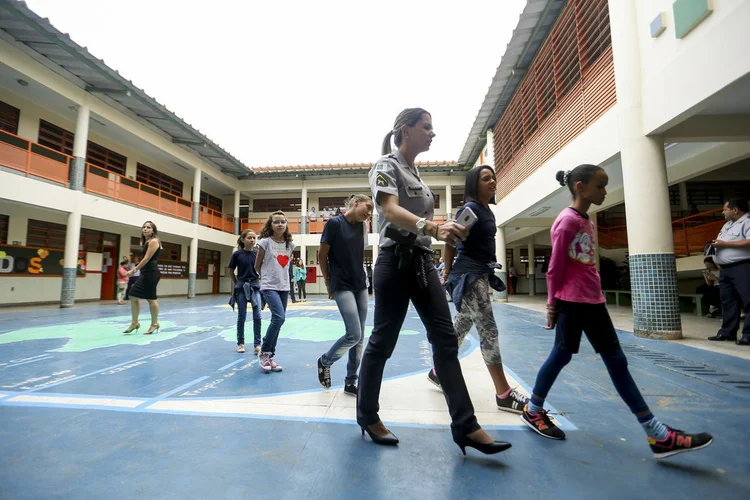 Primeiro dia de aulas no CED 01 da Estrutural, uma das escolas públicas do DF onde foi implementado o modelo cívico-militar. (Marcelo Camargo/Agência Brasil)