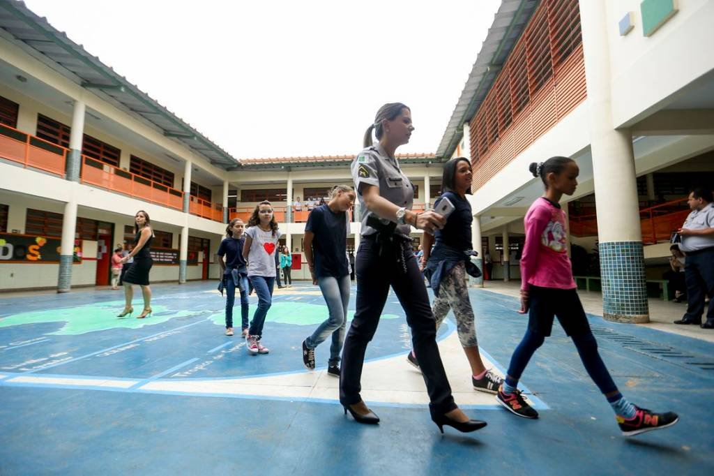 Governo federal vai encerrar programa de escolas cívico-militares