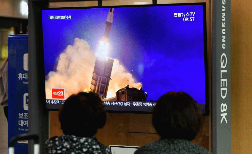 Coreia do Norte testou "novo tipo" de míssil com sucesso