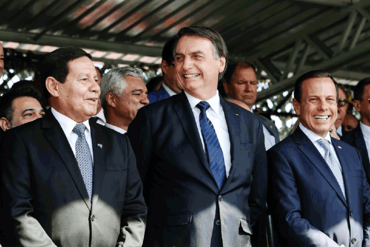 Mourão, Bolsonaro e Doria: em meio à viagem de Bolsonaro ao Japão, o presidente em exercício recebe o governador de SP (Marcos Corrêa/PR/Agência Brasil)