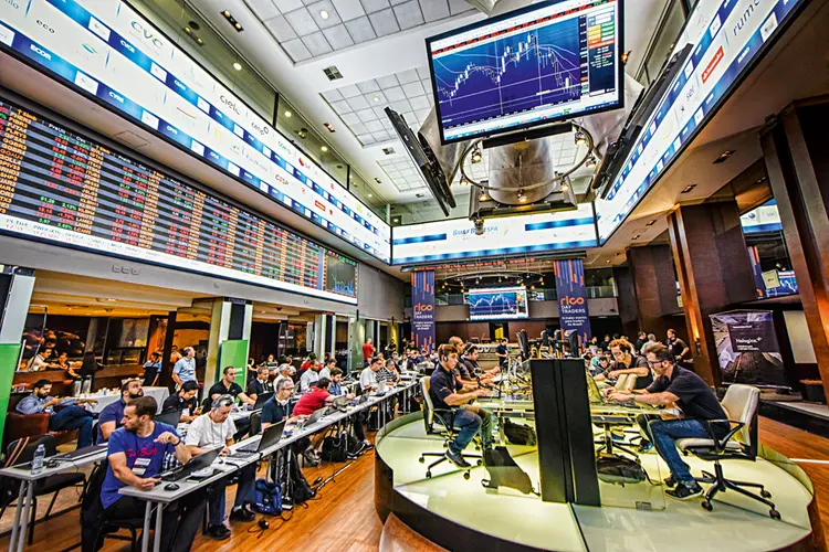 Bolsa: Ibovespa voltou a bater recorde nominal ontem, influenciado por boas notícias do PIB e boas perspectivas para a economia brasileira em 2020 (Germano Lüders/Exame)