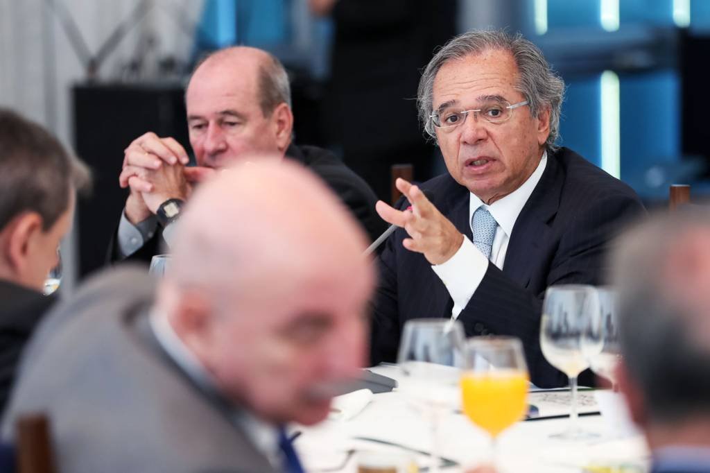 Guedes diz que não irá a encontro do FMI por "prioridades" no Brasil