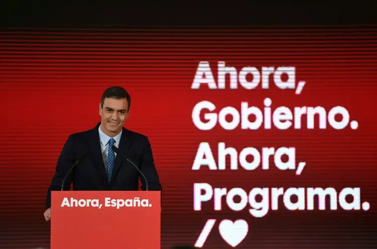 Pedro Sánchez: primeiro-ministro tenta medidas populares em meio a cenário desanimador para seu partido  (Foto/AFP)