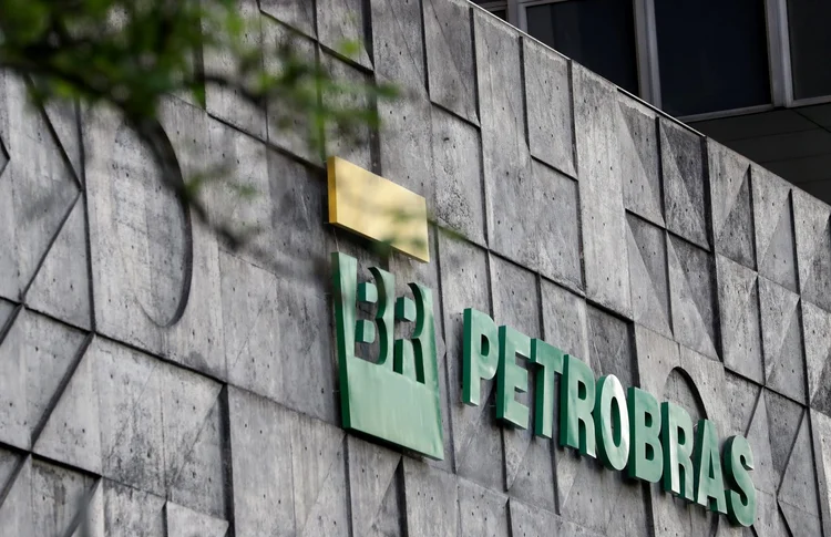 Petrobras: ADRs da petroleira brasileira negociados na bolsa de Nova York caíam 8,20% por volta das 14 horas (Sergio Moraes/Reuters)