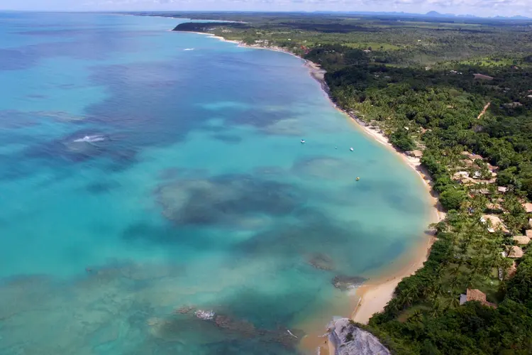 Porto Seguro: três praias do município turístico já foram atingidas por óleo  (Marcelo Nacinovic/Getty Images)