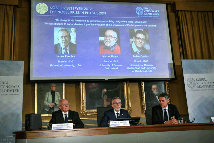 Ciência: pesquisa sobre evolução do Universo e o lugar da Terra no Cosmos venceu o Nobel de Física (Claudio Bresciani/TT News Agency/Reuters)