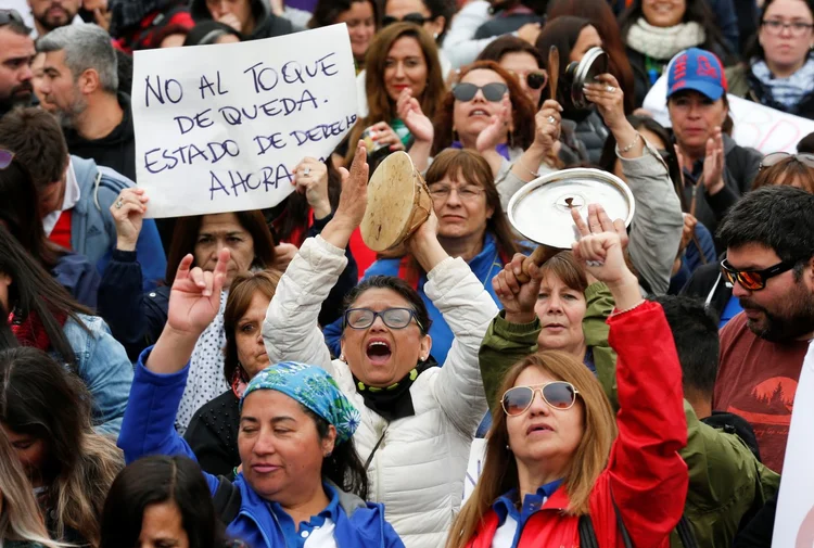 Protestos: calcula-se que 220 mil pessoas foram às ruas no Chile (Rodrigo Garrido/Reuters)