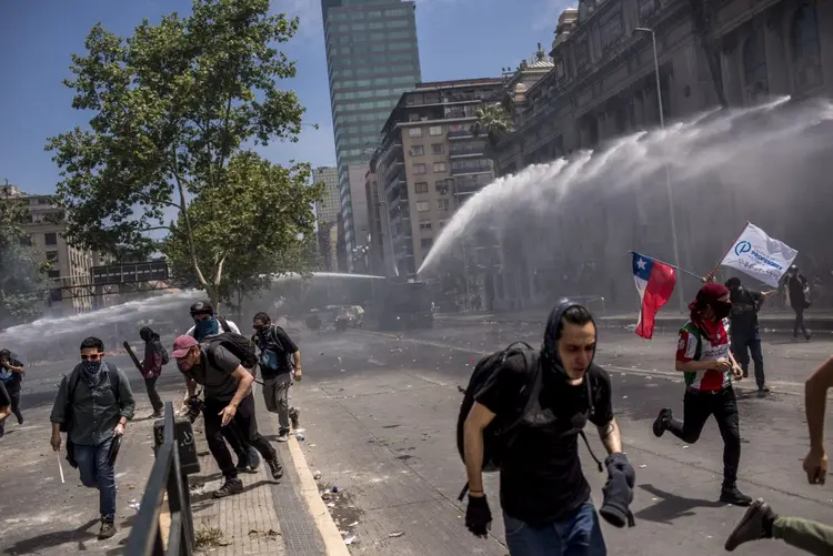 Santiago: edifício do Congresso teve que ser evacuado e as atividades legislativas suspensas (Cristbal Olivares/Bloomberg)