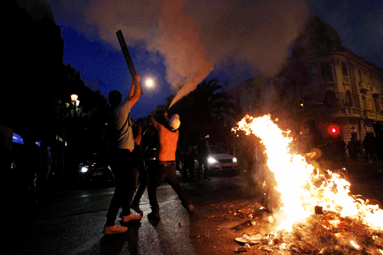 Chile: durante os protestos aconteceram graves, incêndios, saques e atos de vandalismo (Carlos Vera/Reuters)