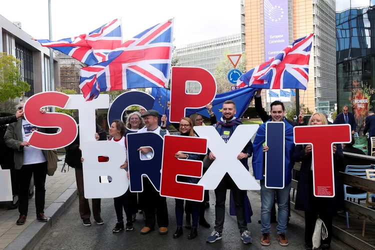 Protestos contra o Brexit em Bruxelas: acordo firmado entre Reino Unido e União Europeia será votado neste sábado pelo Parlamento britânico (Yves Herman/Reuters)