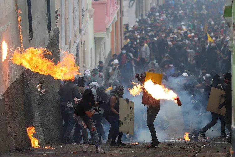 Equador: país passa por onda de protestos desde aumento do valor do combustível  (Ivan Alvarado/Reuters)