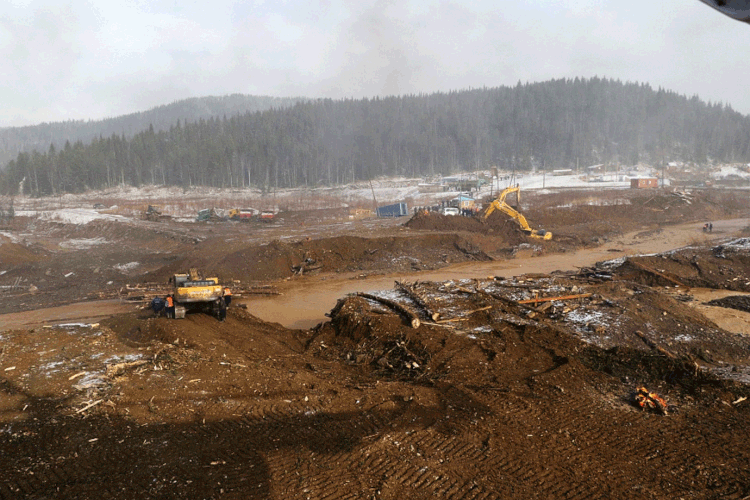 Rússia: a barragem caiu após fortes chuvas (Russian Emergencies Ministry in Krasnoyarsk Region/Reuters)