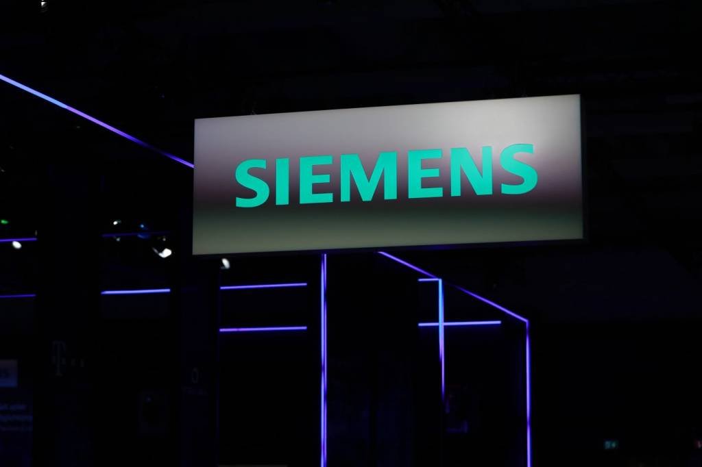 Siemens: empresa anunciou nesta quarta um resultado sólido no primeiro trimestre, com uma pequena queda de 3% ao ano de seu resultado líquido (Bloomberg/Krisztian Bocsi)