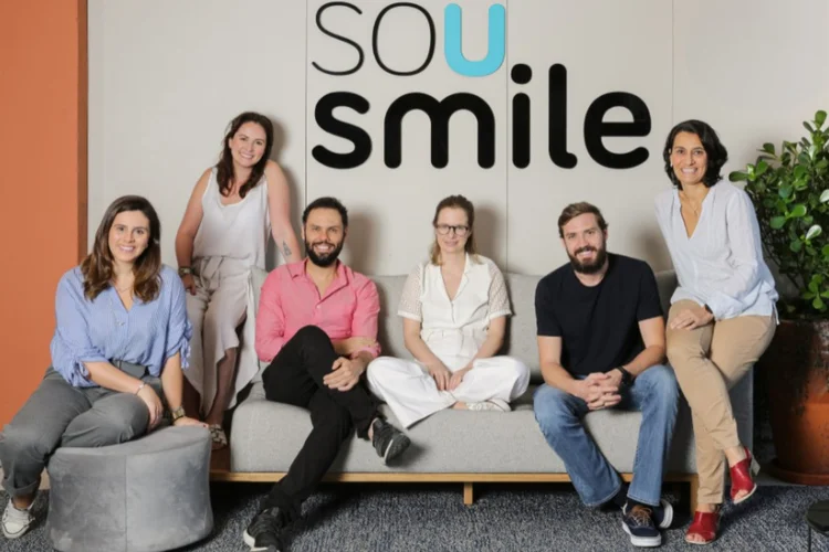 Natalia Lombardo, Andrea Nazaré, Alexandre Gama, Ornella Moraes, Michael Ruah e Aline Andrade, da SouSmile: cinco mil agendamentos (Sou Smile/Divulgação)