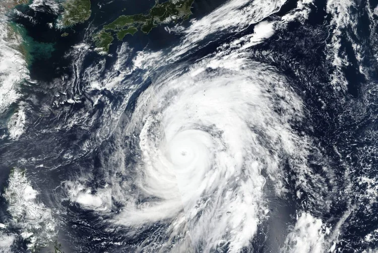 Hagibis: tempestade pode ser a mais forte a atingir Tóquio desde 1958, e as pessoas também deveriam se preparar para ondas altas e marés de tempestade, alertou a Agência Meteorológica do Japão. (NASA Worldview, Earth Observing System Data and Information System (EOSDIS)/Divulgação)