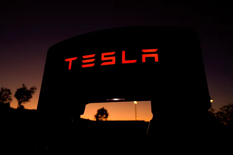 Tesla: apesar da valorização no mercado, as ações da empresa ainda recuam 10% em 2019 (Mike Blake/Reuters)