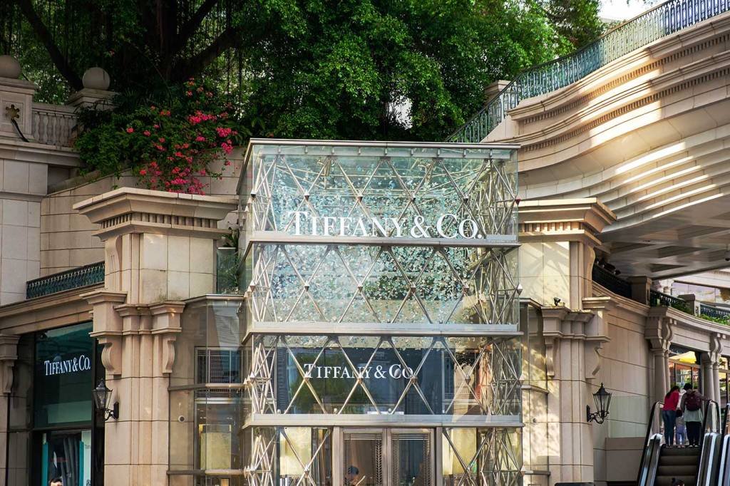 LVMH anuncia negociações preliminares para adquirir a Tiffany