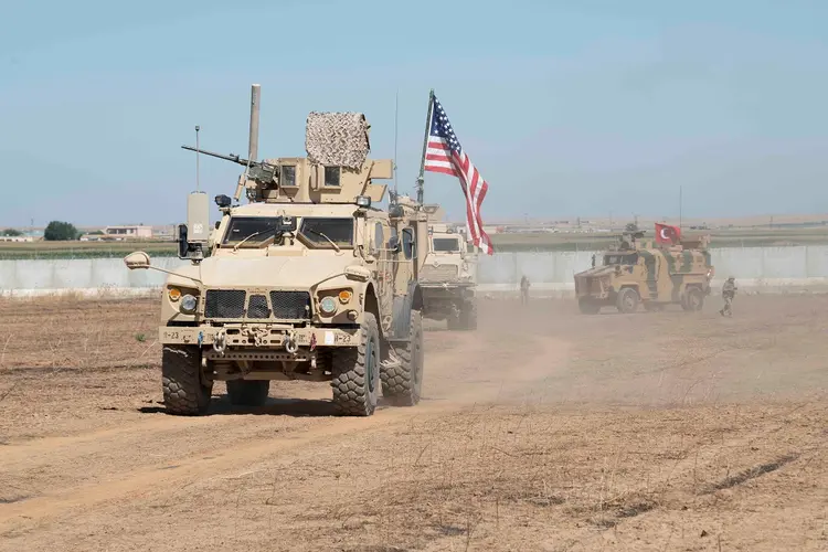 Tropas americanas e turcas na Síria: Trump abriu caminho, e depois ameaçou os turcos (U.S. Army/Spc. Alec Dionne/Handout/Reuters)