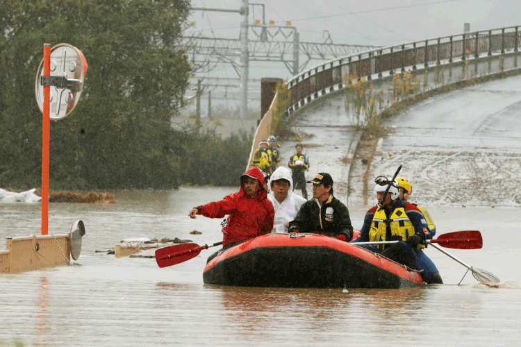 Japão: o tufão Hagibis provocou enchentes e diques ao longo de 21 rios foram destruídos (Kim Kyung-Hoon/Getty Images)