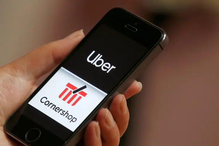 Uber: empresa de transporte busca diversificar sua gama de serviços oferecidos (Rodrigo Garrido/Illustration/Reuters)