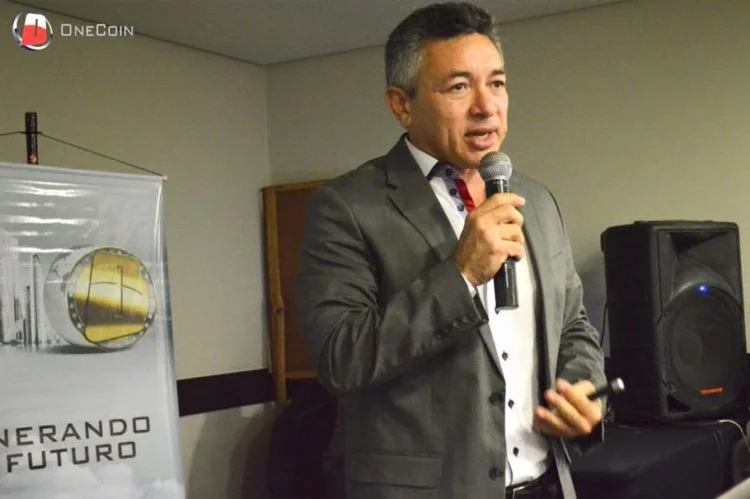 Tito Bezerra em evento de divulgação da OneCoin em 2016. (Agência Pública/Reprodução)