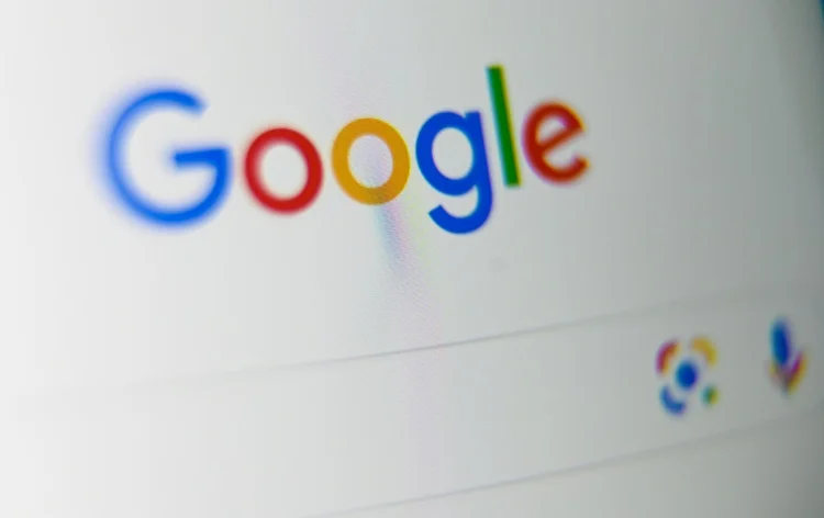 Google: decisão anunciada há um mês, provocou a ira da imprensa e do governo franceses (AFP/AFP)