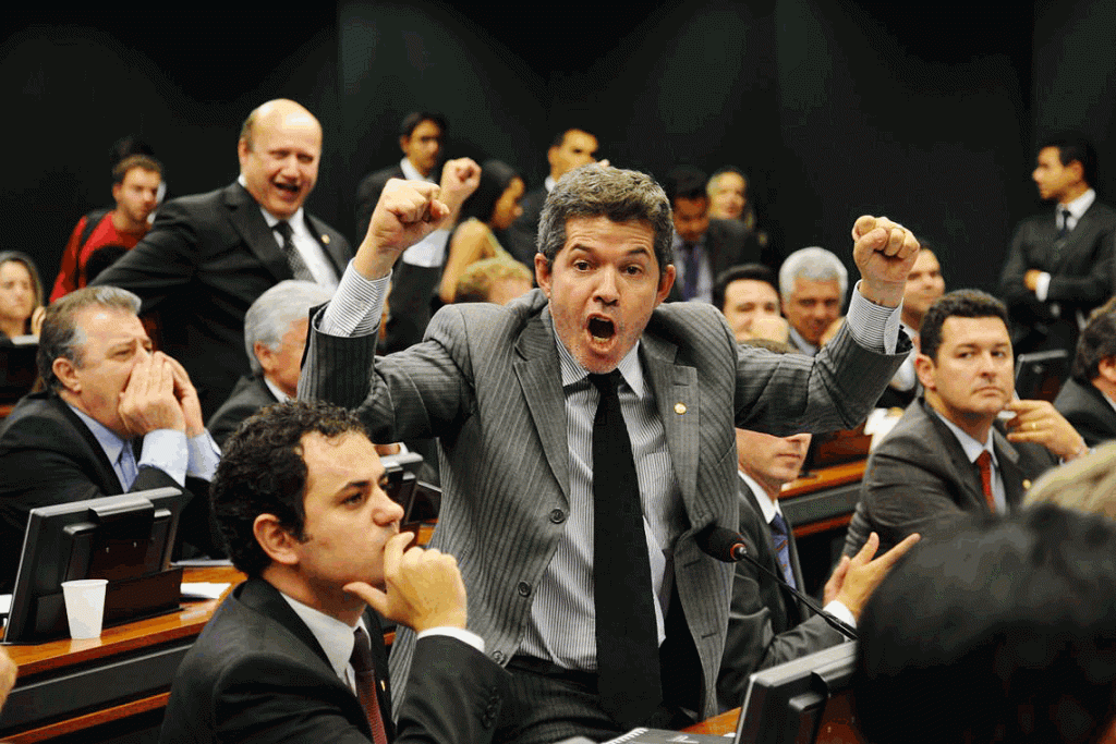 Em derrota para Bolsonaro, delegado Waldir segue líder do PSL na Câmara