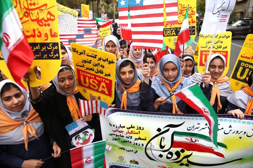 Irã acelera produção de urânio enriquecido, mesmo violando acordo nuclear