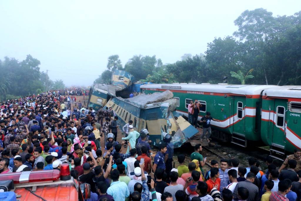Bangladesh: equipes de resgate estão no local e 40 pessoas já foram hospitalizadas (Reuters/Stringer)